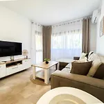 Pearl Coast Escape D48 *