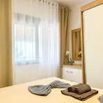 Pearl Coast Escape D48