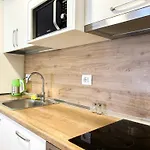 Pearl Coast Escape D48 *