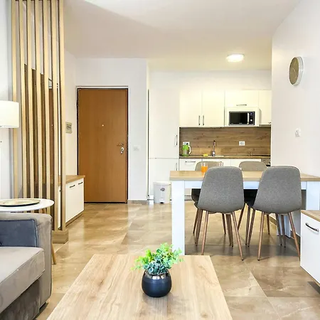 Pearl Coast Escape D48 Durrës