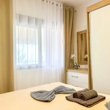 Pearl Coast Escape D48