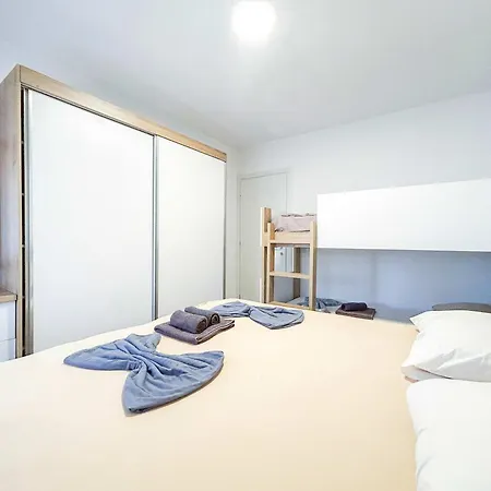 Pearl Coast Escape D48