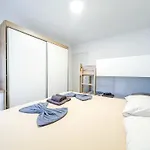 Pearl Coast Escape D48