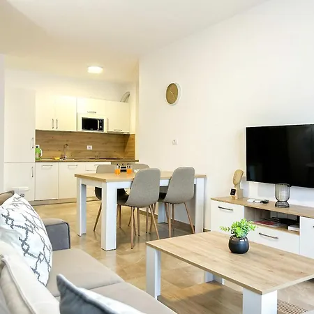 Pearl Coast Escape D48 * Durres